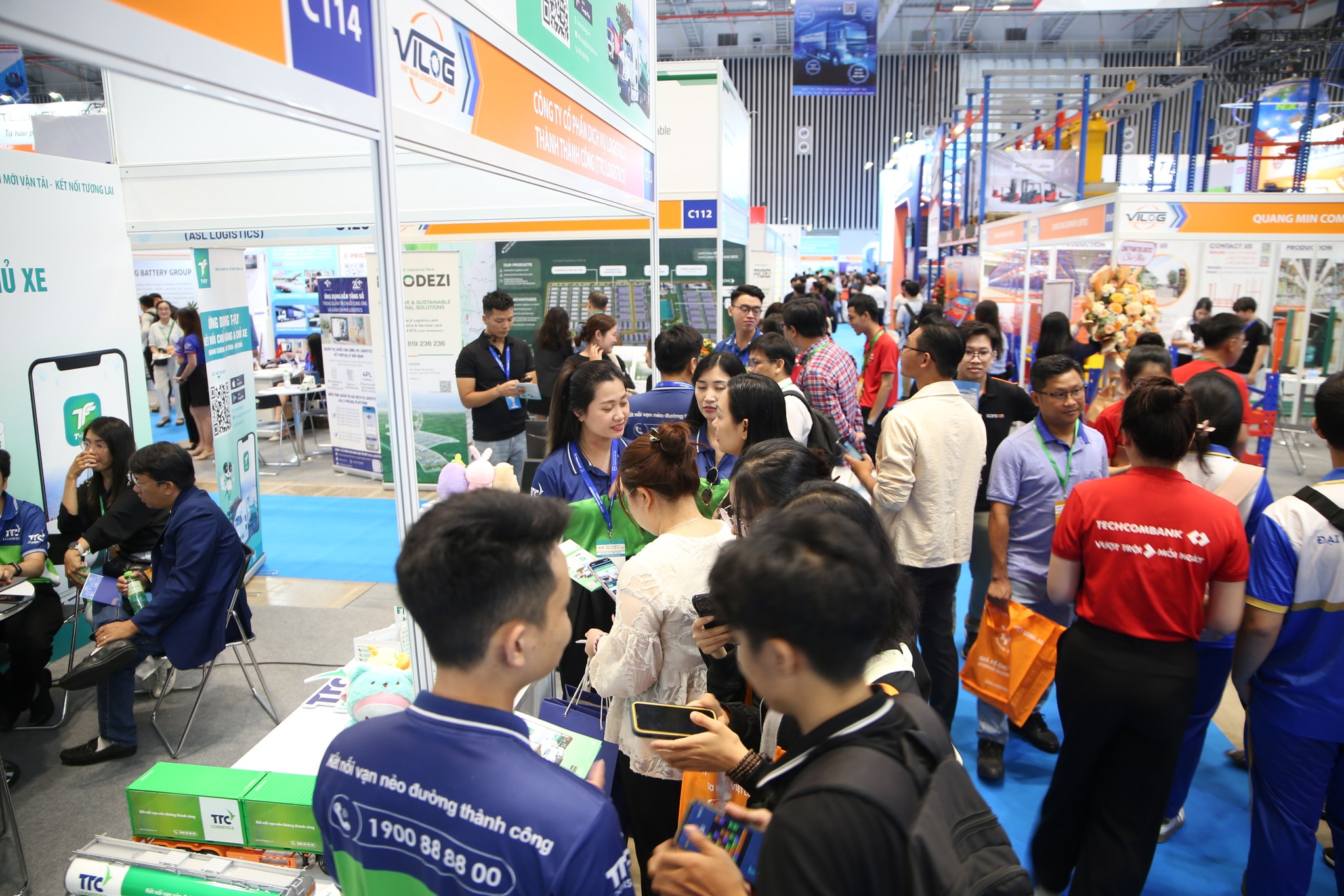 Hàng trăm doanh nghiệp logistics hội tụ về TP.HCM bàn chuyện phát triển số, xanh
