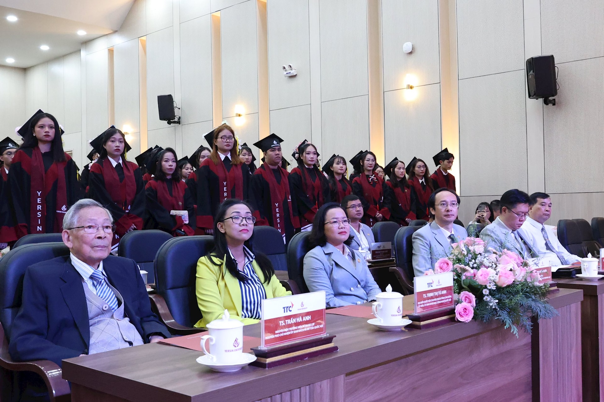 ĐH Yersin Đà Lạt trao bằng tốt nghiệp cho 614 học viên