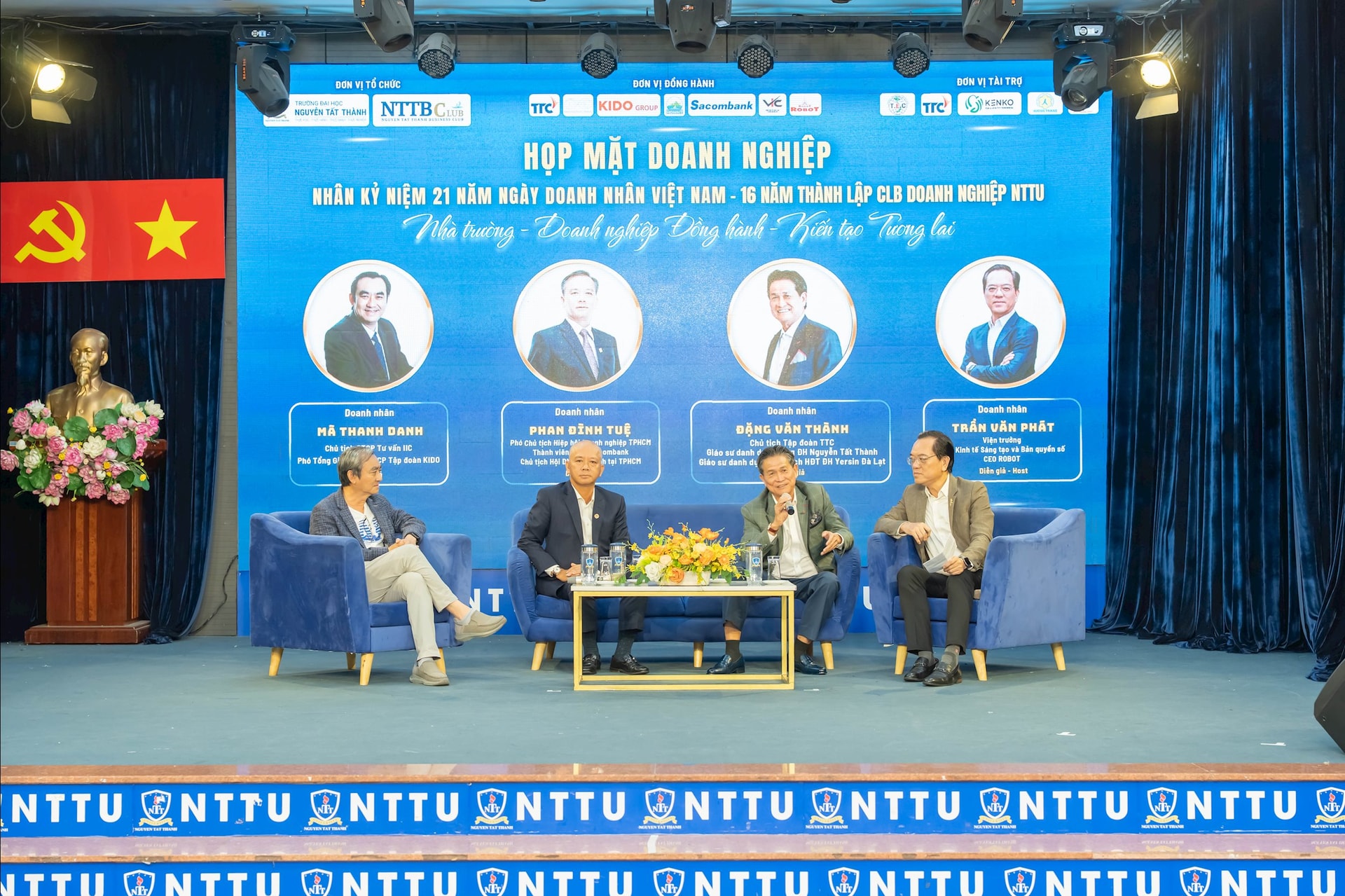 Trường Đại học Nguyễn Tất Thành họp mặt doanh nghiệp nhân kỷ niệm 21 năm Ngày Doanh nhân Việt Nam