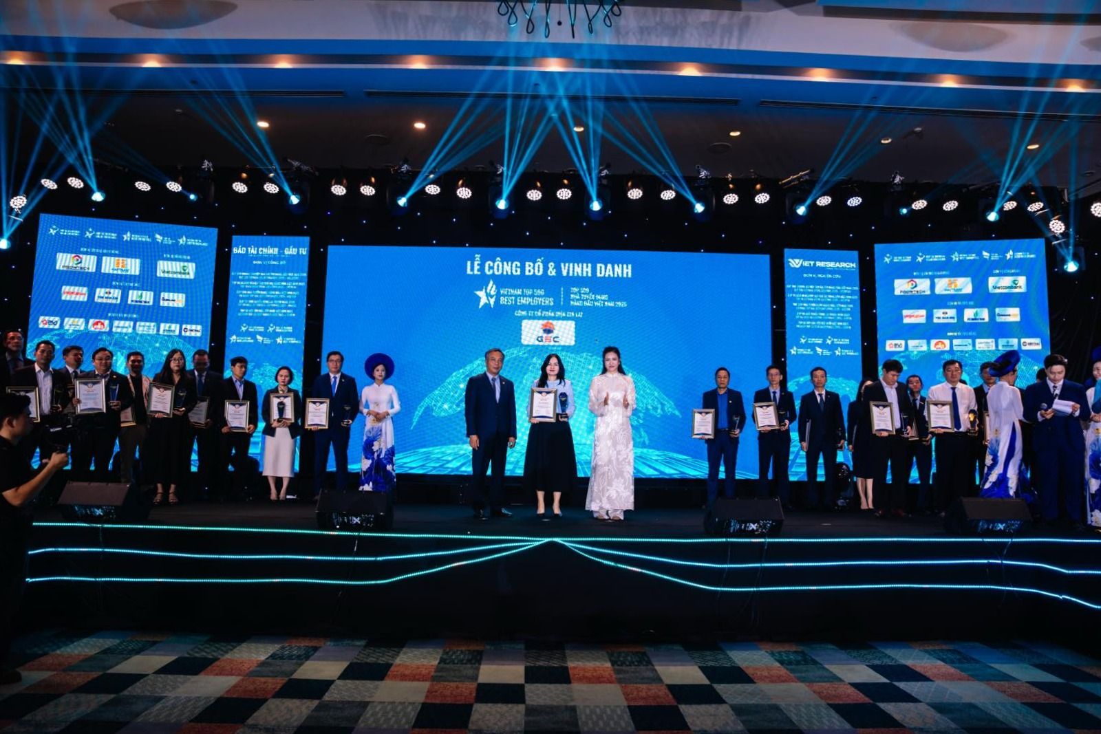 CÔNG TY CỔ PHẦN ĐIỆN GIA LAI ĐƯỢC VINH DANH TOP 500 NHÀ TUYỂN DỤNG HÀNG ĐẦU VIỆT NAM 2025 (VBE500)