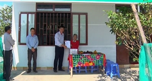 Công ty TNHH Một thành viên Đường Biên Hòa-Ninh Hoà bàn giao nhà đại đoàn kết cho hộ nghèo