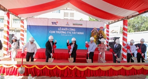 Trường học có… vườn trường