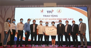 Hội Doanh nhân trẻ Việt Nam và Tập đoàn TTC trao tặng 1.000 bộ kít xét nghiệm Covid-19 cho Lâm Đồng