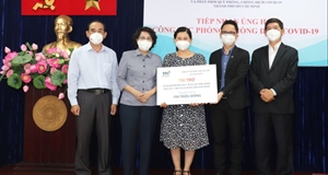 Tiếp nhận kinh phí và vật tư y tế ủng hộ công tác phòng chống dịch