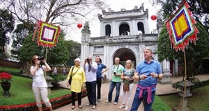 Gia hạn tạm trú cho du khách nhập cảnh đơn phương miễn thị thực