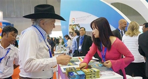 Du lịch tìm hình ảnh nhận diện thương hiệu