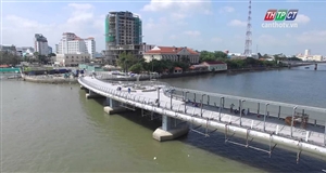 Cần Thơ lấy ý kiến dân về việc gắn “khóa tình yêu” trên cầu đi bộ