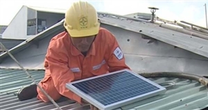 Chợ nổi Cái Răng sử dụng đèn năng lượng mặt trời