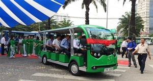 Khám phá vẻ đẹp Sài Gòn bằng xe điện cả ngày lẫn đêm
