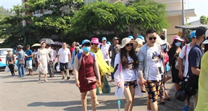 Nha Trang: Khách Trung Quốc nhộn nhịp ở bến tàu du lịch
