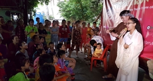Ấm áp chương trình “trăng tròn của em” cho trẻ em khiếm thị