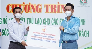 Trao 100 suất thù lao cho các F0 khỏi bệnh chăm sóc F0 tại TP.HCM