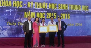 Ba học sinh ở Huế "biến" sóng biển thành... điện