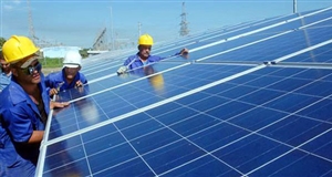 Vietnam Conglomerate Plans $1 Billion Solar Parks Project