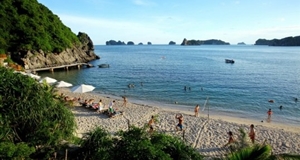 Nắng nóng kéo dài, tour đi biển lên ngôi