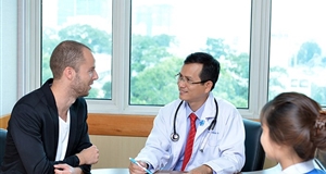 Khách Tây rủ nhau sang Việt Nam… chữa bệnh
