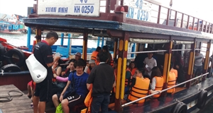 Khánh Hòa cấm tàu ra biển nếu du khách không mặc áo phao