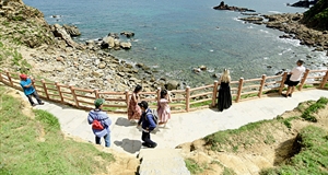 Travel while waiting for the high season at the end of the year