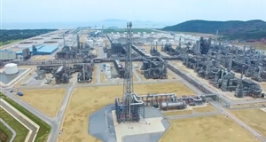 Nine-billion-dollar oil refinery project produces the first product line